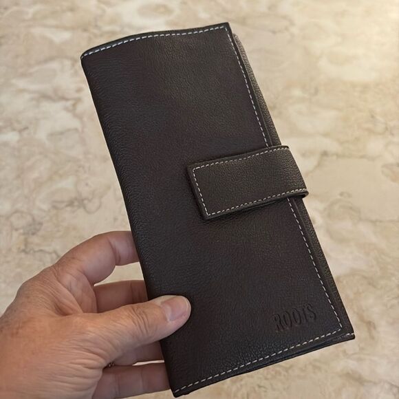 NWT Roots Vinyl Urban Carry All - Picture 3 of 12